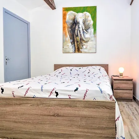 3 Bedroom Cozy In Apartment *