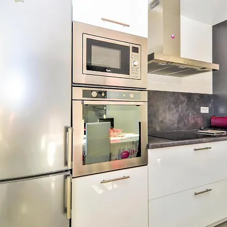 Apartment 3 Bedroom Cozy In